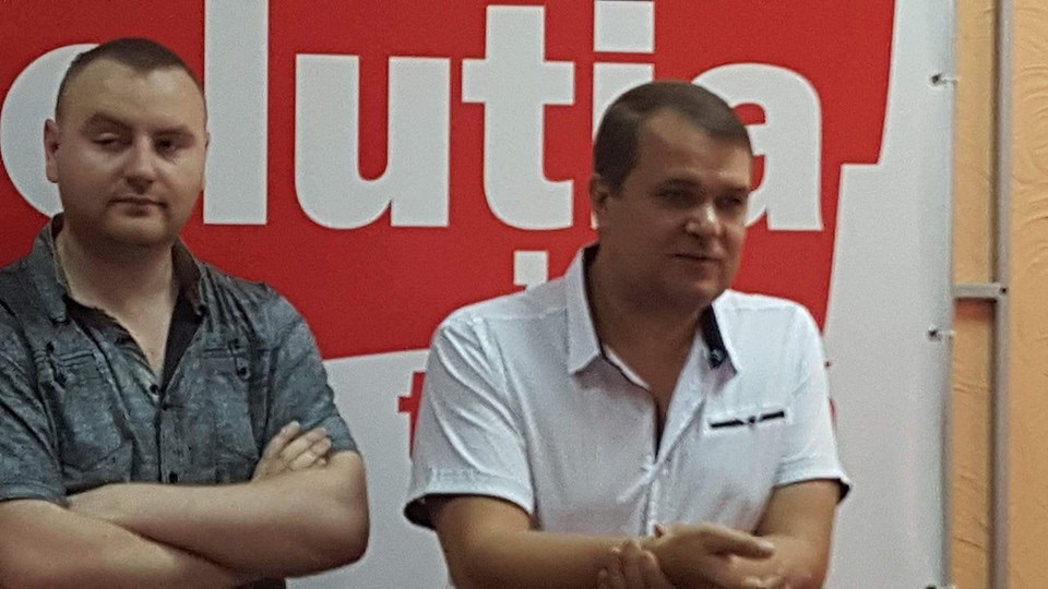 Красный флаг, лимба молдовеняскэ и русский второй государственный. Активисты ПСРМ создают партию «Наши»