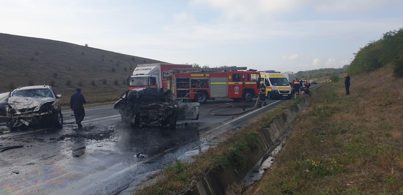 Accident grav la Ialoveni. O mașină a fost cuprinsă de flăcări (FOTO)