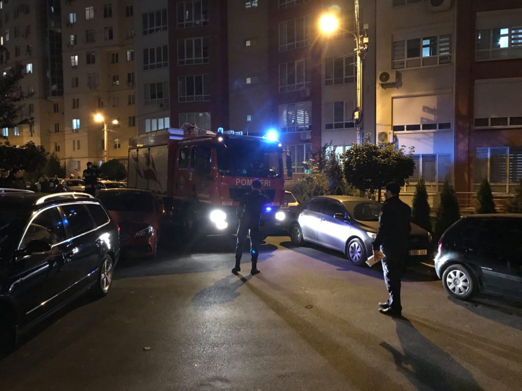 В Кишиневе пожарные не смогли подъехать к нескольким домам из-за неправильно припаркованных машин (ФОТО)