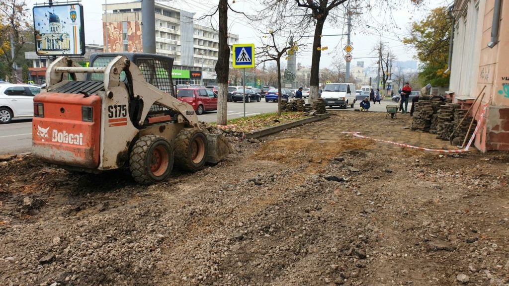 В Кишиневе отремонтируют тротуары на бульваре Виеру до перекрестка с улицей Албишоара