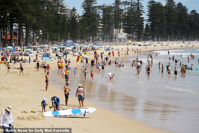 Caniculă cu temperaturi de 40°C la Sydney. Plajele au fost luate cu asalt (FOTO)