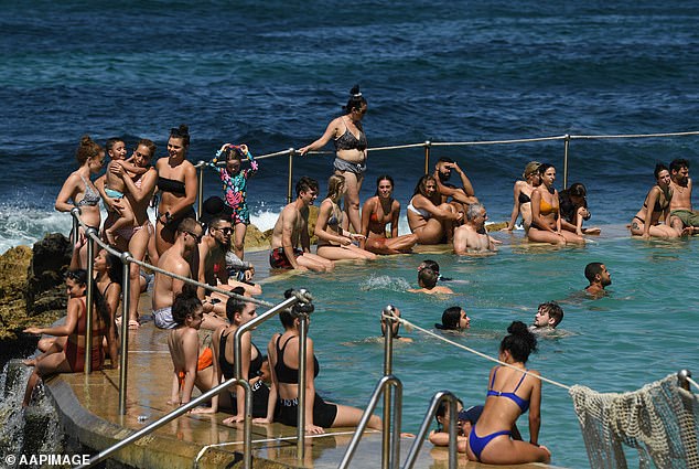 Caniculă cu temperaturi de 40°C la Sydney. Plajele au fost luate cu asalt (FOTO)