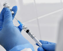 В России на следующей неделе начнут масштабную вакцинацию от COVID-19