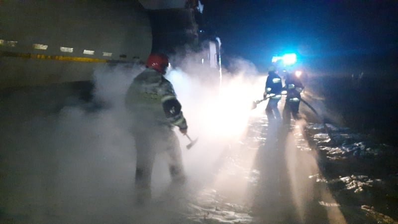 O autocisternă cu 26 tone de motorină a luat foc în apropiere de Vulcănești (FOTO/VIDEO)
