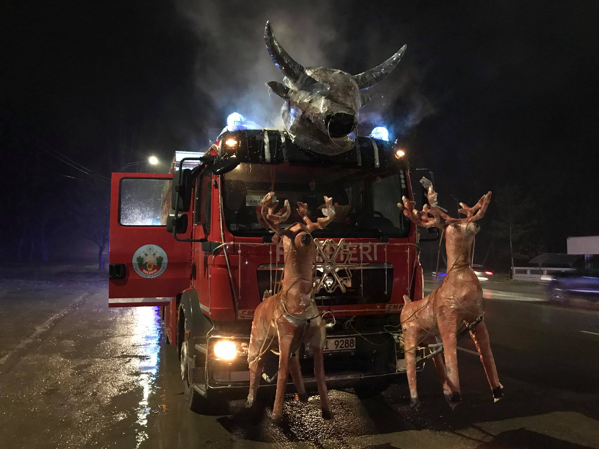 По Кишиневу проехал рождественский караван пожарных и спасателей (ФОТО/ВИДЕО)