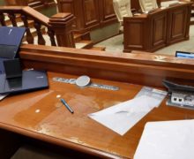 Ущерб от вчерашней потасовки в парламенте оценили в 60 тыс. леев
