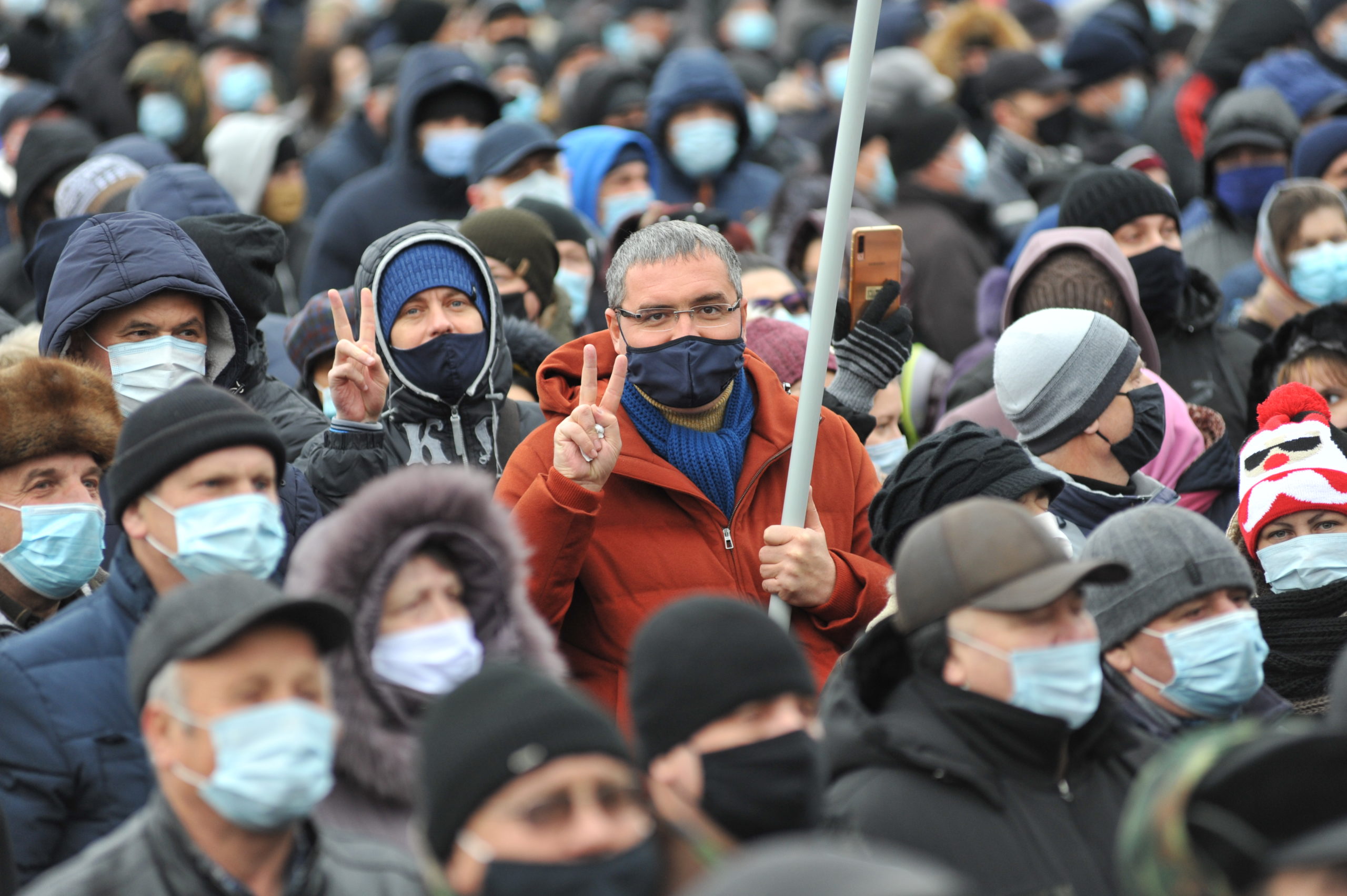 „Coaliția monstruoasă ȘorDon a scos oamenii în stradă”. Cum s-a desfășurat protestul din 6 decembrie (FOTOREPORTAJ)