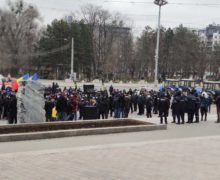 В центре Кишинева возобновился протест фермеров. К нему присоединились транспортники (LIVE)