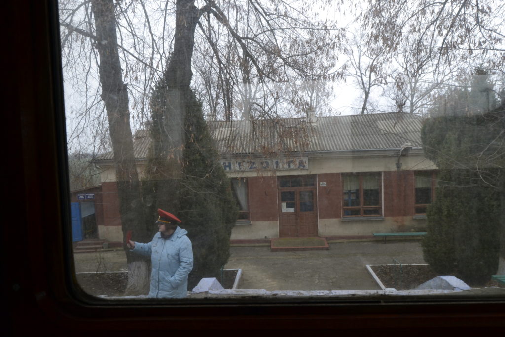 Calea Ferată din Moldova a deraiat de pe șine. Ar mai putea fi salvată?