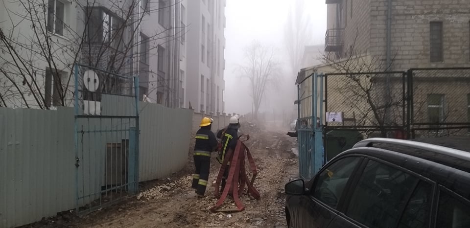 Incendiu într-un bloc de la Telecentru. La fața locului au ajuns opt echipaje de pompieri (FOTO)