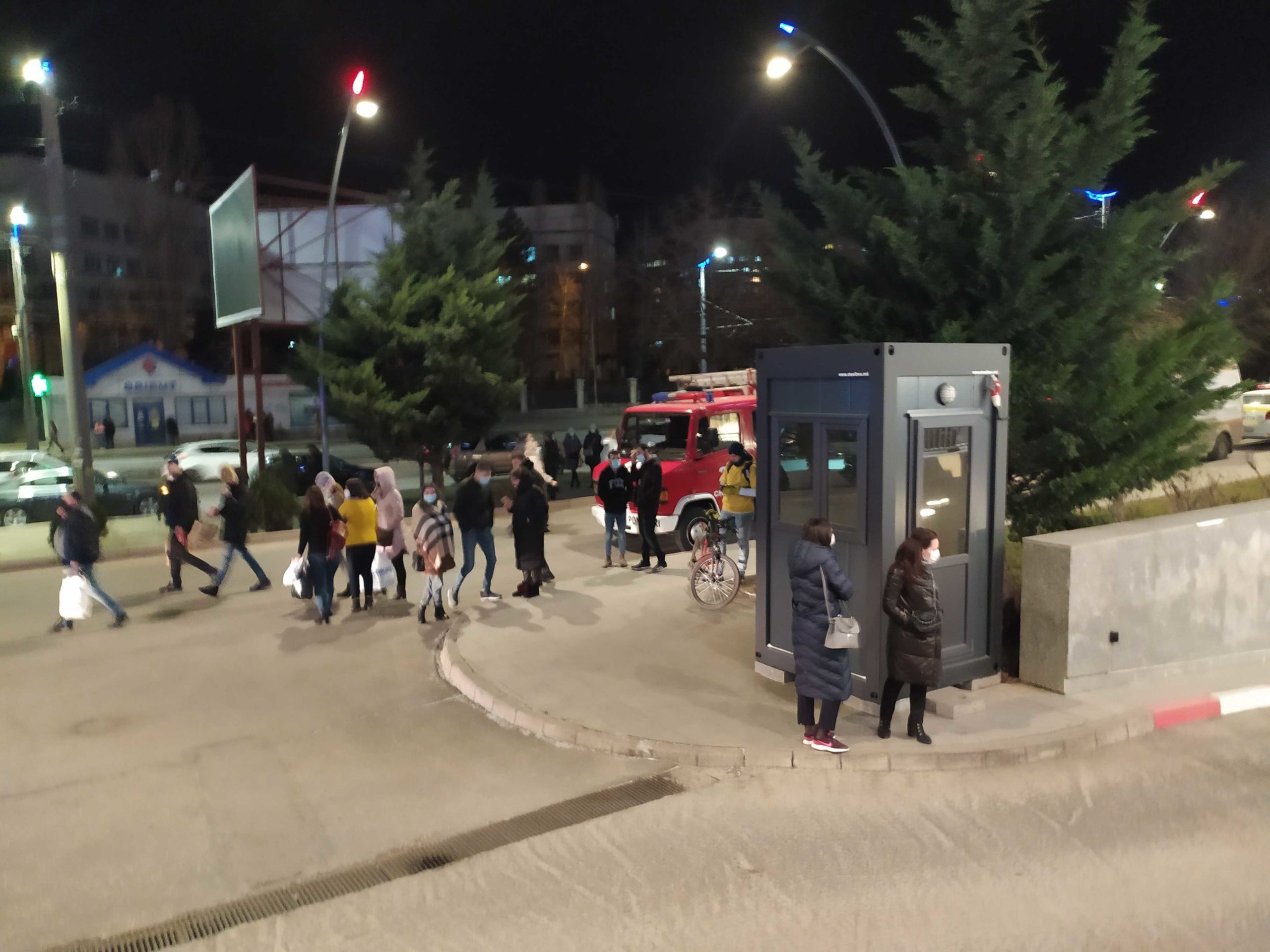 В Кишиневе эвакуировали посетителей и работников торгового центра (ФОТО/ВИДЕО) (ОБНОВЛЕНО)