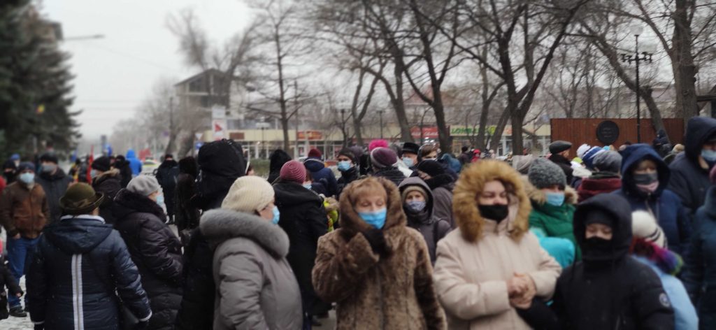 «Мы — не румынская колония». В Бельцах проходит митинг в защиту закона о статусе русского языка (ТРАНСЛЯЦИЯ NM)