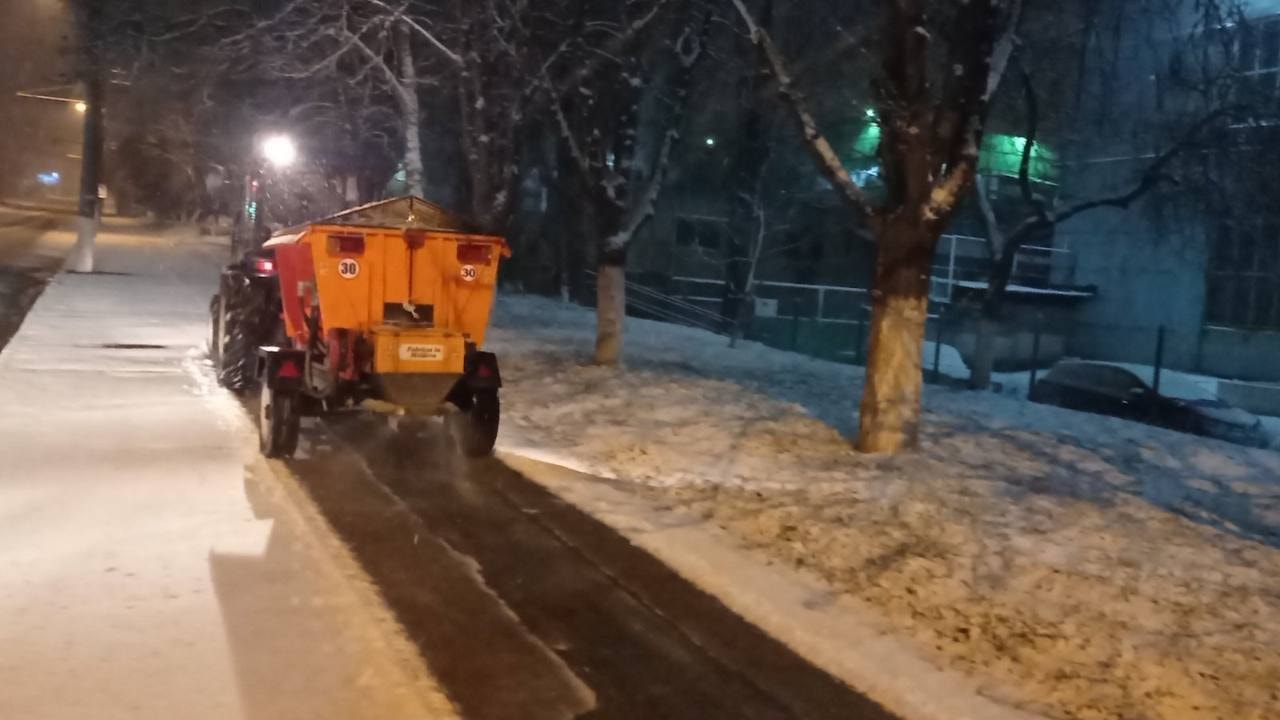 Мэрия Кишинева сообщила о ситуации на дорогах города из-за снега (ФОТО/ВИДЕО)