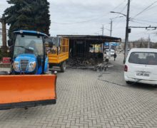 В центре Кишиневе снесут сгоревший павильон. Несмотря на действующее разрешение на аренду