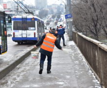 Улицы и тротуары Кишинева обработали 800 тоннами соли и противогололедного материала