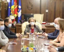 Greceanîi cere guvernului să cumpere 1 mln de doze de vaccin anti-COVID