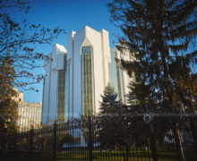 Лидеры 14 партий Молдовы пришли на консультации с Санду о референдуме. Первые подробности встречи