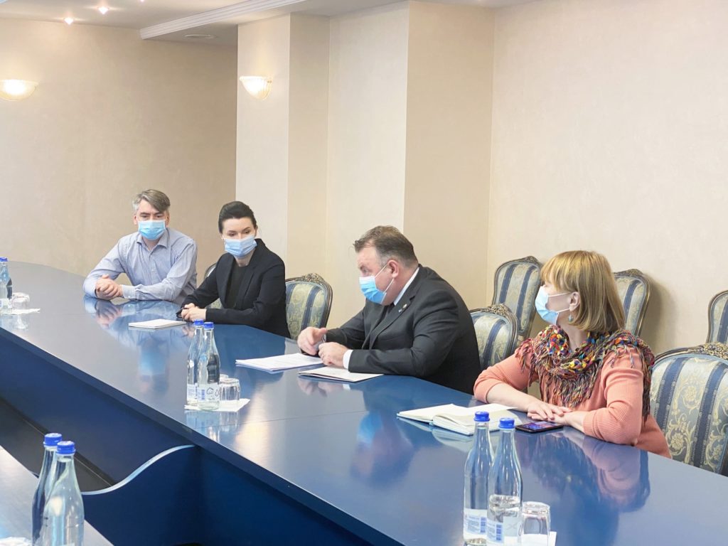 Ex-ministrul român al Sănătății, întrevedere cu Maia Sandu și șefii spitalelor din Moldova (FOTO)