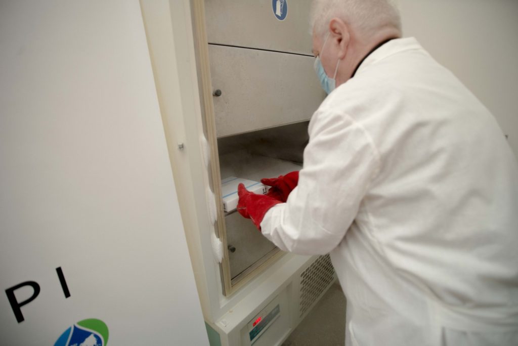 În Moldova au ajuns 24 570 de doze de vaccin Pfizer împotriva coronavirusului (FOTO)