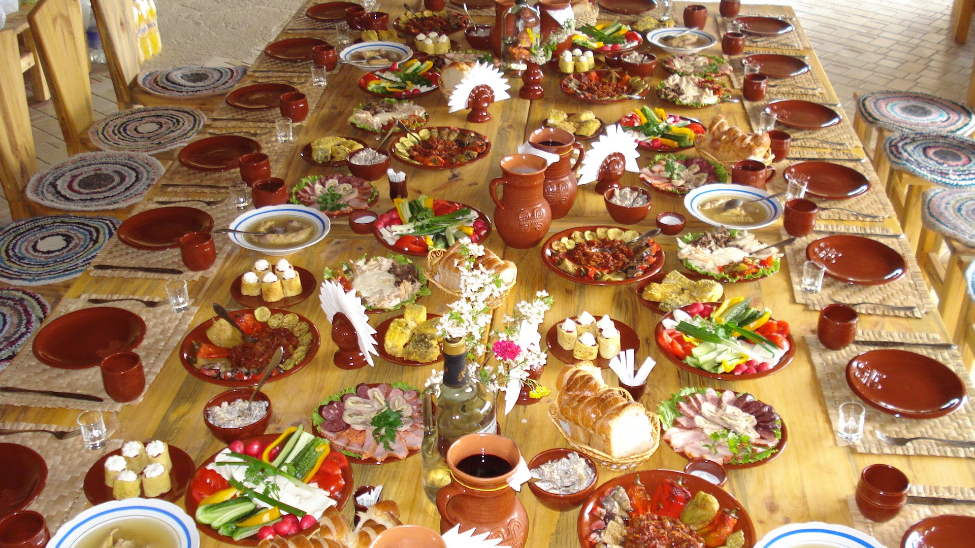 16 заведений, где можно вкусно поесть во время путешествия по Молдове
