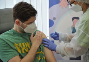 A treia doză de vaccin anti-Covid în Moldova. Ce trebuie să știm și când poate fi administrată? Ghid NM