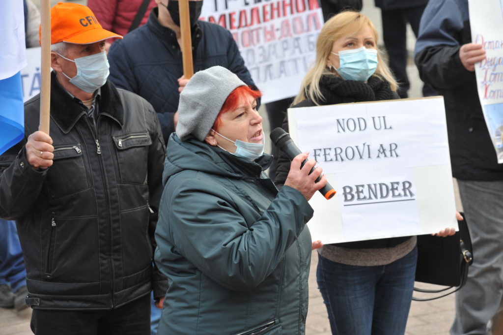 «Нас убивает не коронавирус». Как в Кишиневе протестуют железнодорожники. Фоторепортаж NM