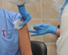У 334 вакцинировавшихся от коронавируса в Молдове возникли побочные эффекты