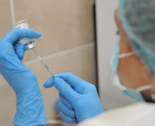 У 2,2% вакцинировавшихся от коронавируса в Молдове возникли побочные эффекты. Тяжелых реакций нет