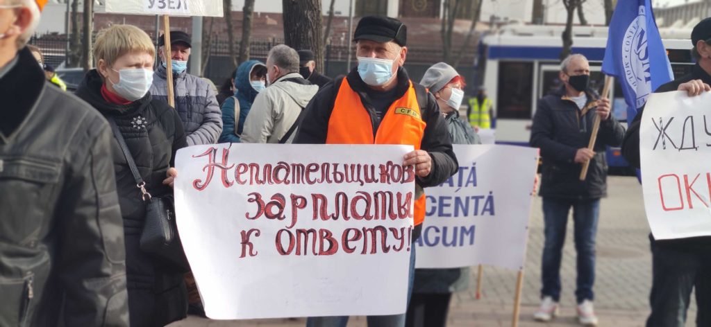 „De ce faceți din noi robi? Este un genocid”. Feroviarii protestează în centrul capitalei (LIVE NM)