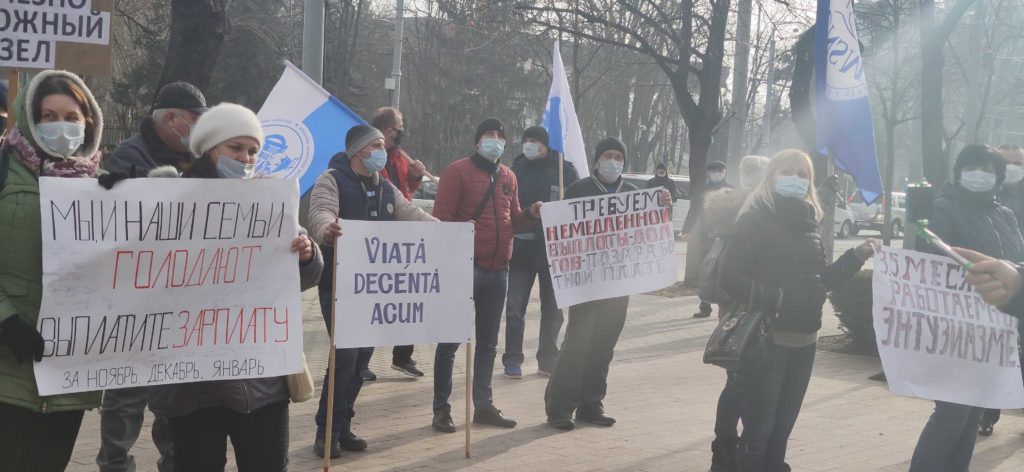 „De ce faceți din noi robi? Este un genocid”. Feroviarii protestează în centrul capitalei (LIVE NM)