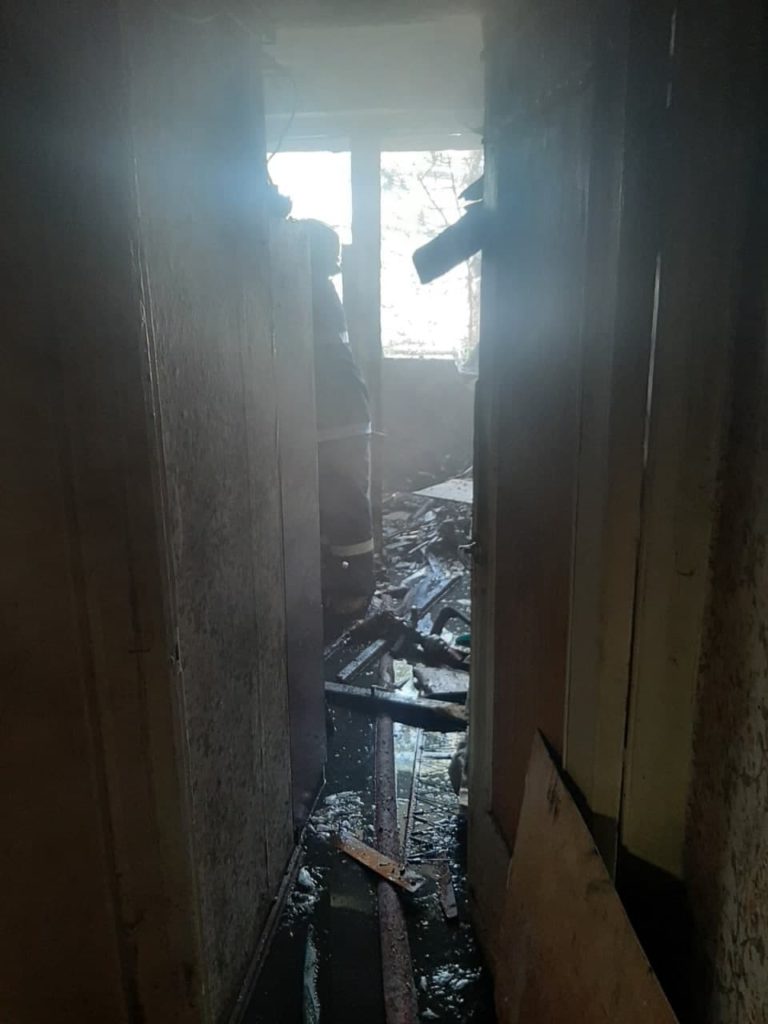 Incendiu într-un apartament din cartierul Telecentru. O femeie de 74 de ani a suferit arsuri (FOTO/VIDEO)