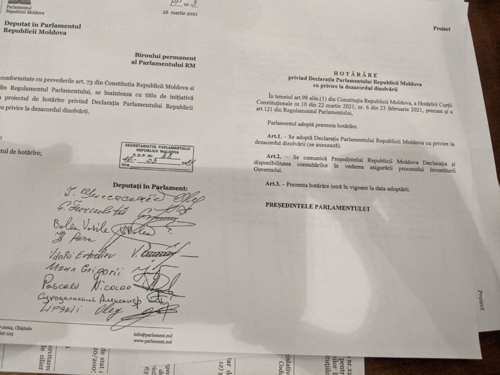 PSRM și „ȘOR” au votat declarația împotriva dizolvării parlamentului. Opoziția a propus redenumirea documentului (DOC)