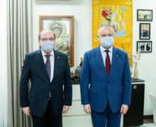 Додон обсудил с послом России сроки доставки в Молдову вакцины «Спутник V»