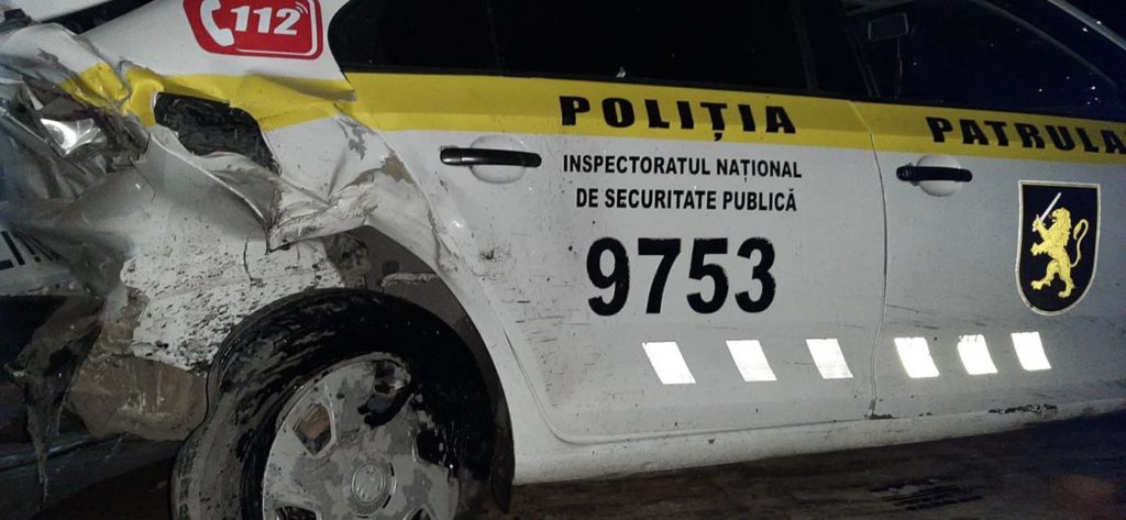 Un șofer beat a tamponat patru polițiști la Bălți. Două victime sunt în stare gravă (FOTO)