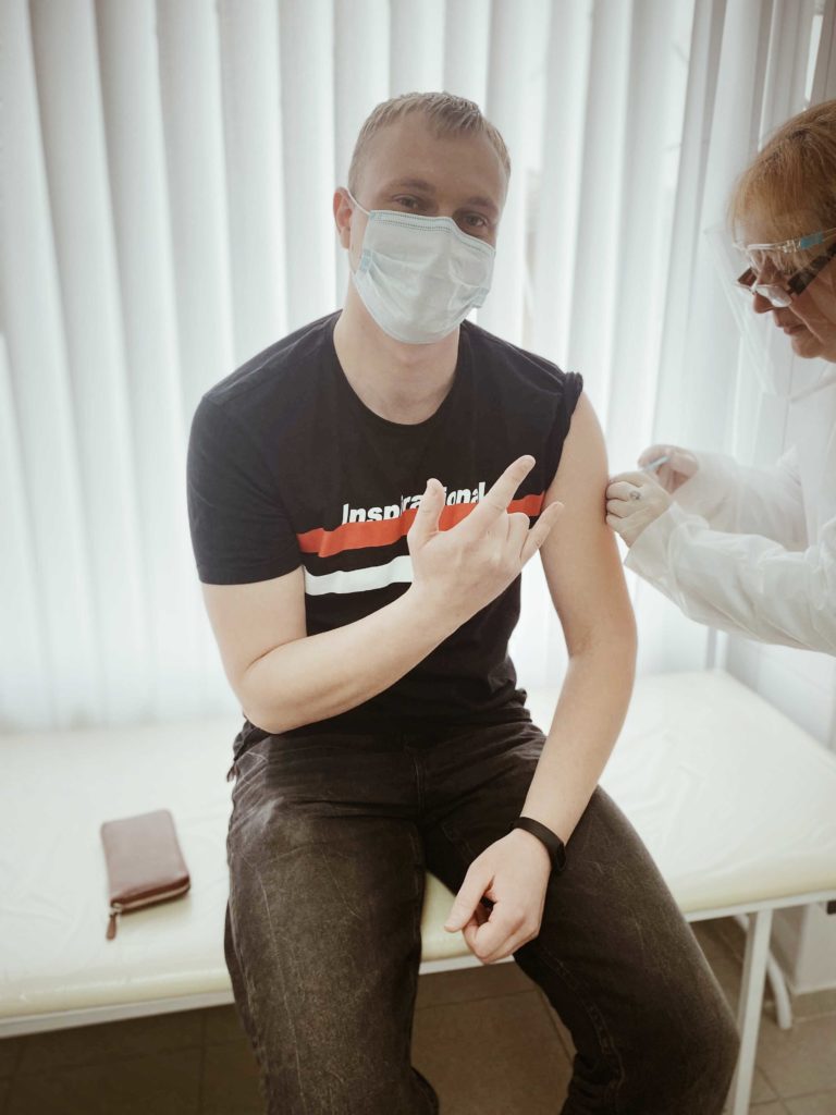 Команда NewsMaker вакцинировалась от коронавируса #SuntVaccinat
