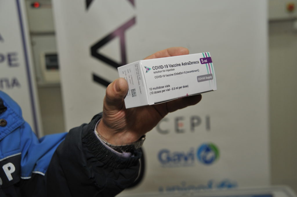 Как в Молдову доставили 48 тыс. доз вакцины AstraZeneca (ФОТО)