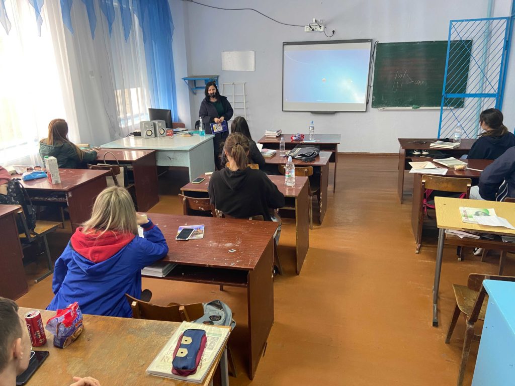 «Хочешь убить государство, начни с образования». Как школа в молдавском селе переживает пандемию. Репортаж NM