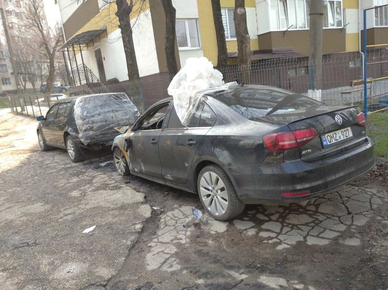 На Рышкановке ночью сгорели два автомобиля (ВИДЕО, ФОТО)