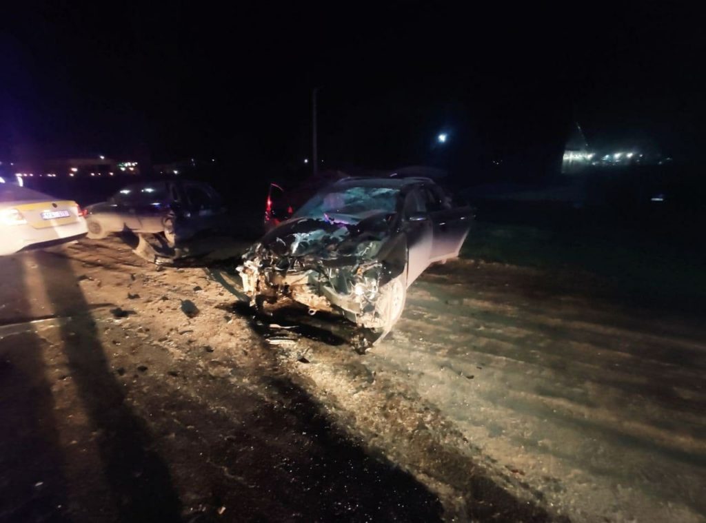 Un șofer beat a tamponat patru polițiști la Bălți. Două victime sunt în stare gravă (FOTO)