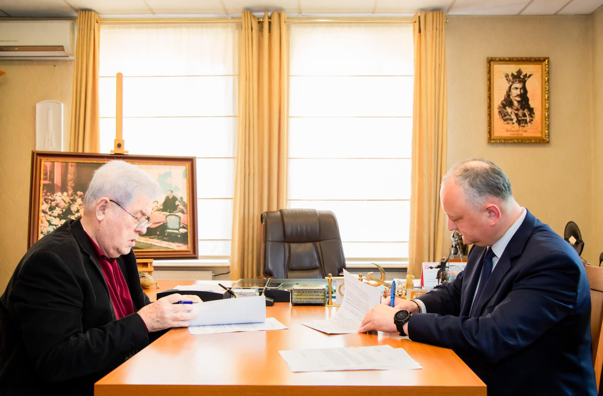 Dodon și Voronin au semnat documentul oficial de creare a blocului electoral PSRM-PCRM (FOTO)