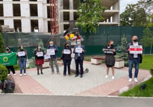 Protest la Ambasada Republicii Belarus în legătură cu reținerea jurnalistului Roman Protasevici 