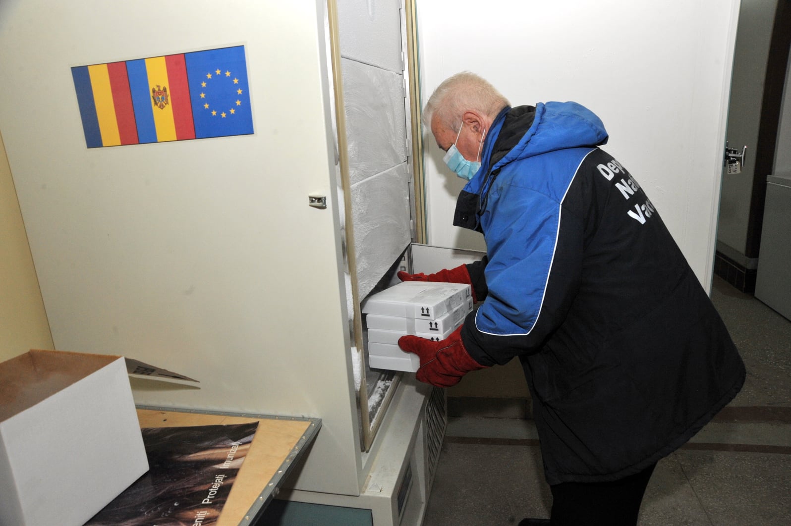 В Молдову доставили более 50 тыс. доз вакцины от коронавируса Pfizer (ФОТО)