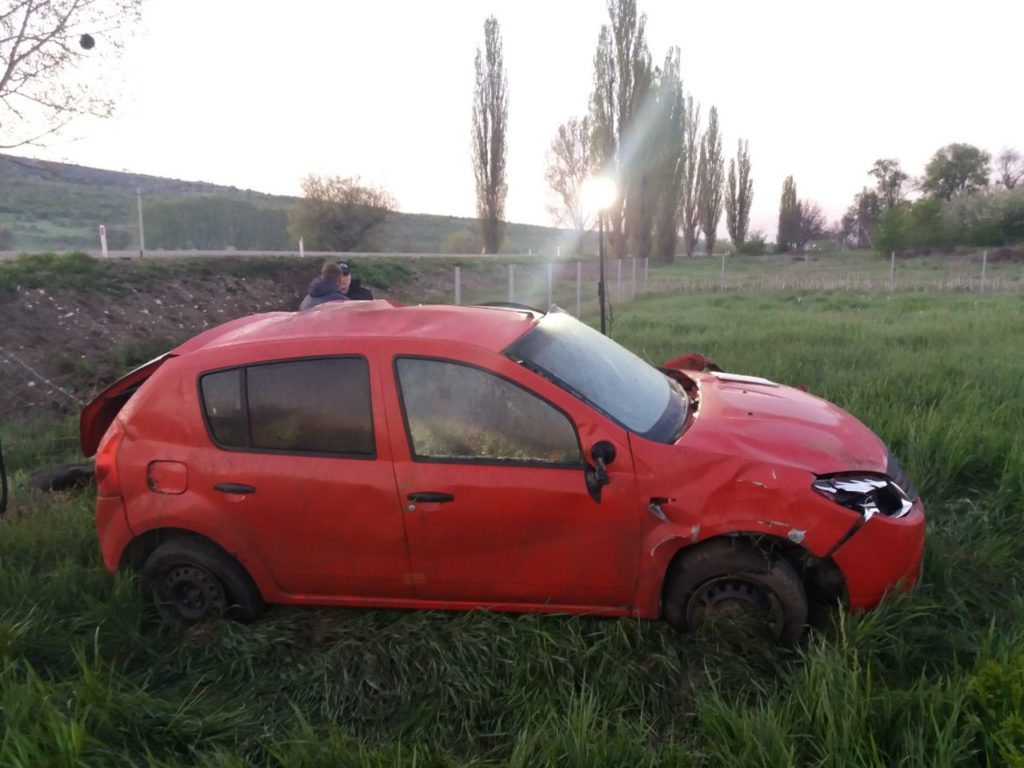 Un tânăr din Nisporeni ar fi urcat la volan în stare de ebrietate și a provocat un accident (FOTO)