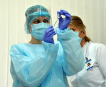 В Молдову привезли более 14 тыс. доз вакцины AstraZeneca