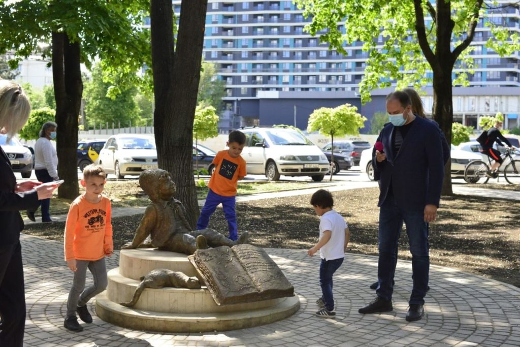 В Кишиневе открыли памятник Гугуцэ (ФОТО)