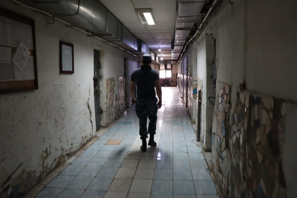 Переполненные камеры, отсутствие вентиляции и плесень. Правозащитники посетили тюрьму № 13 (ФОТО)