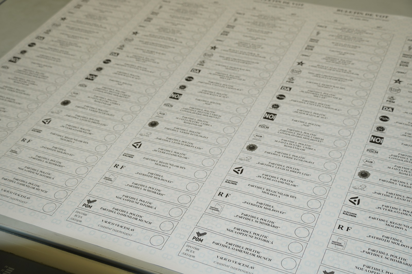 ЦИК начал печатать бюллетени для досрочных парламентских выборов (ФОТО)