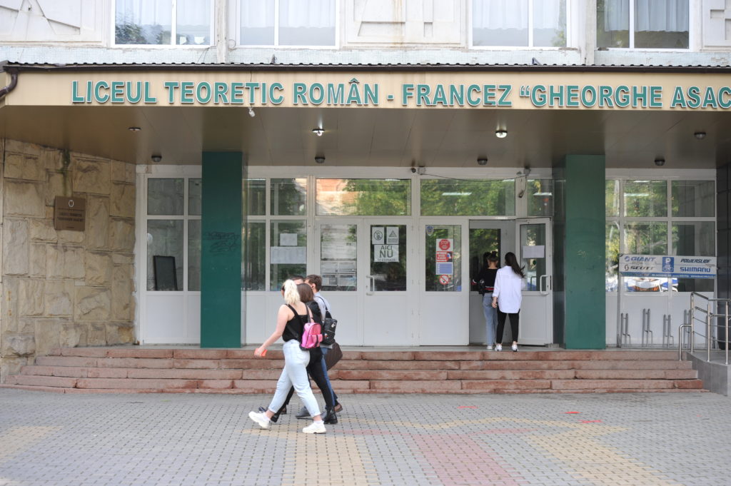 Cum să înscrii copilul la școală în Chișinău. Instrucțiune completă