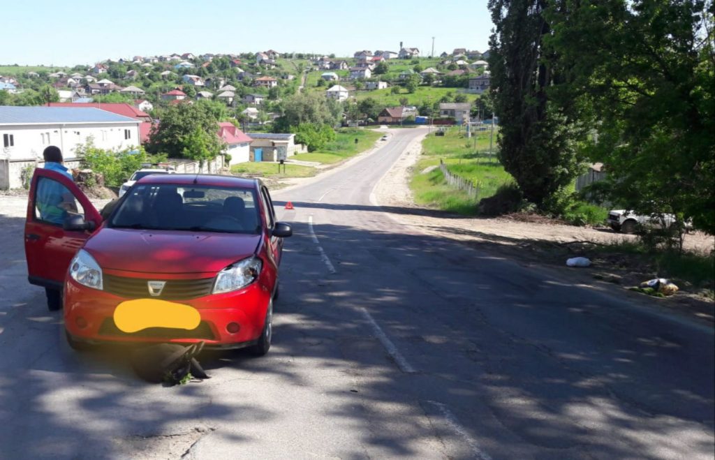 Un pensionar a fost lovit mortal de o mașină, la Hâncești, în timp ce traversa strada neregulamentar
