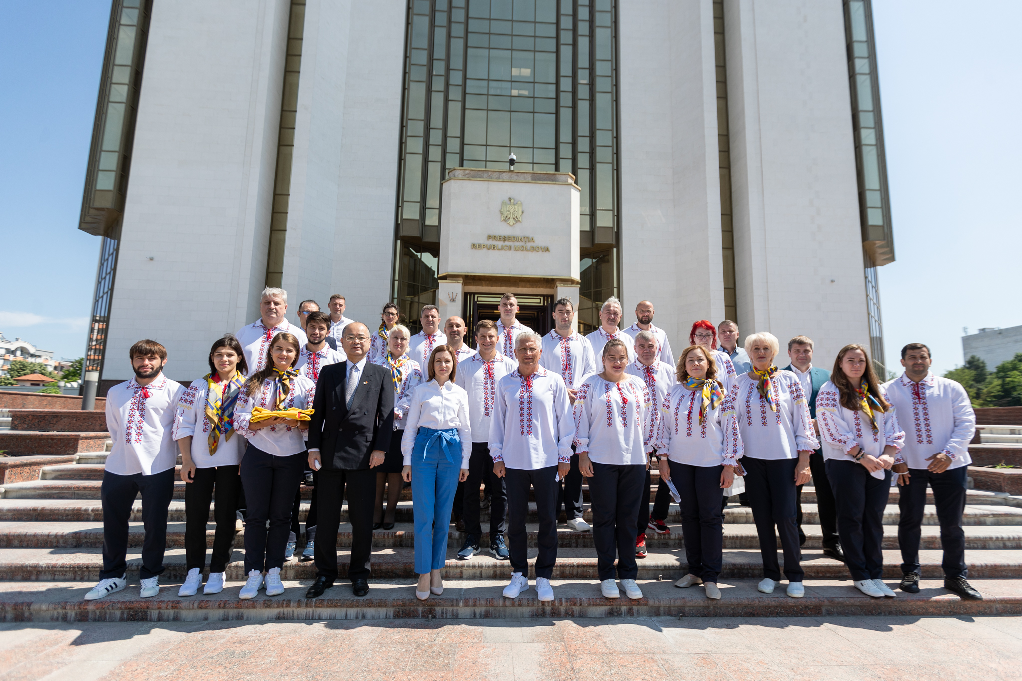 Санду вручила флаг Молдовы спортсменам, которые поедут на Олимпийские игры в Токио